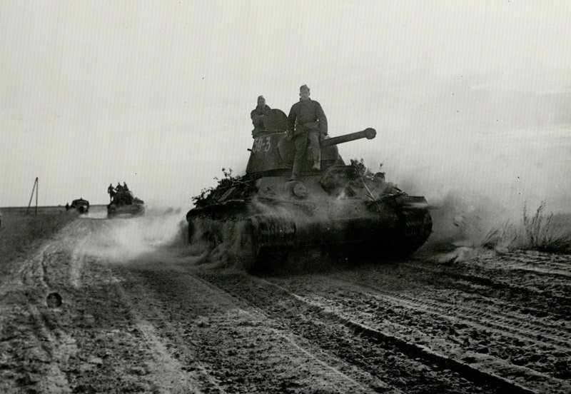 Tankmen of Lieutenant Sultanov's unit 