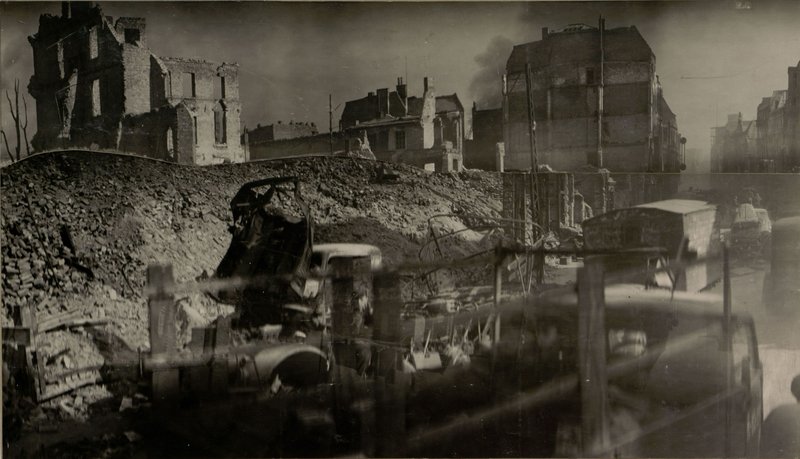 Фотография: Разрушенные бомбардировкой кварталы Кенигстрелкового батальонарга
