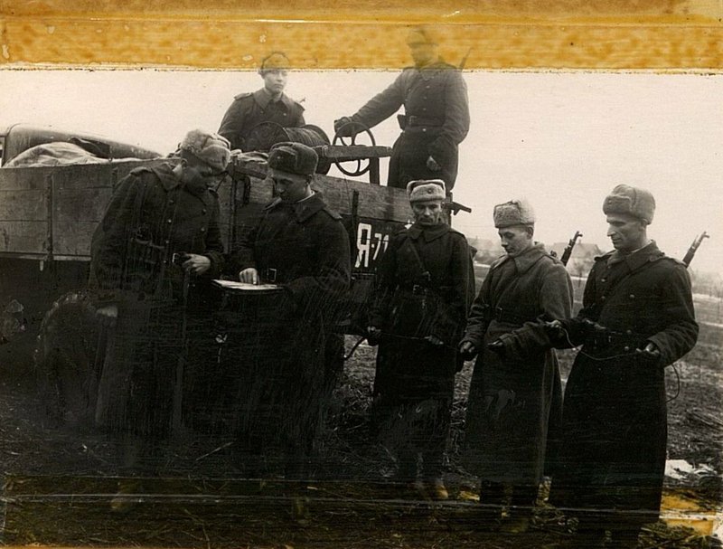 Фотография: Связисты за работой
