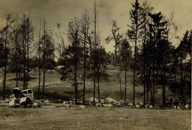 Фотография: Склад с горючим, сожженный бомбометанием ПО-2 в районе Кузница