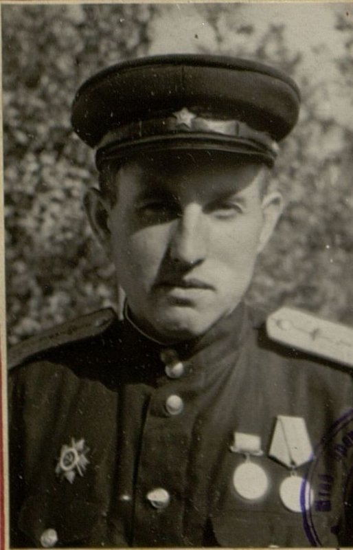 Фотография: Помощник командира  1 отдельного танковго батальона по технической части капитан Симонов Филипп Ив.