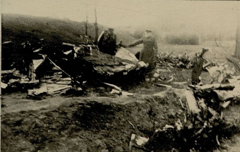 Фотография: Сбитый 3 батареей 28.04.45 г. в районе Тельтов Ю-52, транспортировавший окруженной Берлинской группировке Фауст патроны и др. боеприпасы