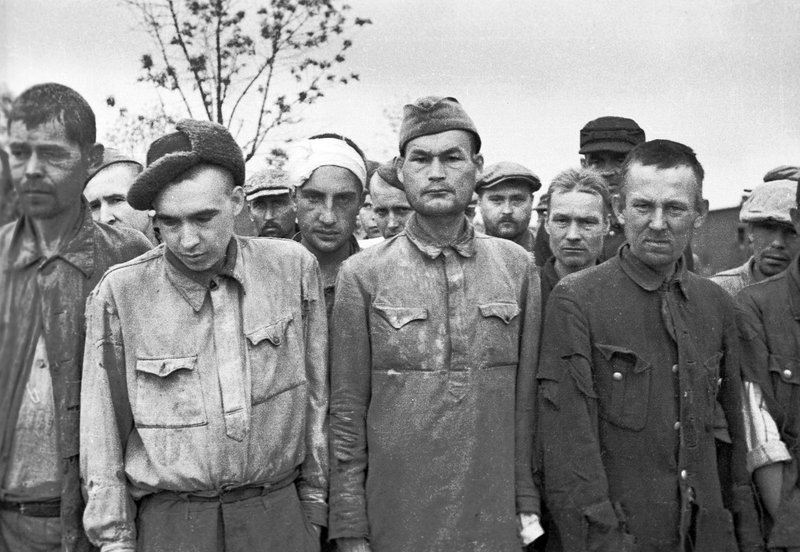 Group of war prisoners of Majdanek concentration camp
