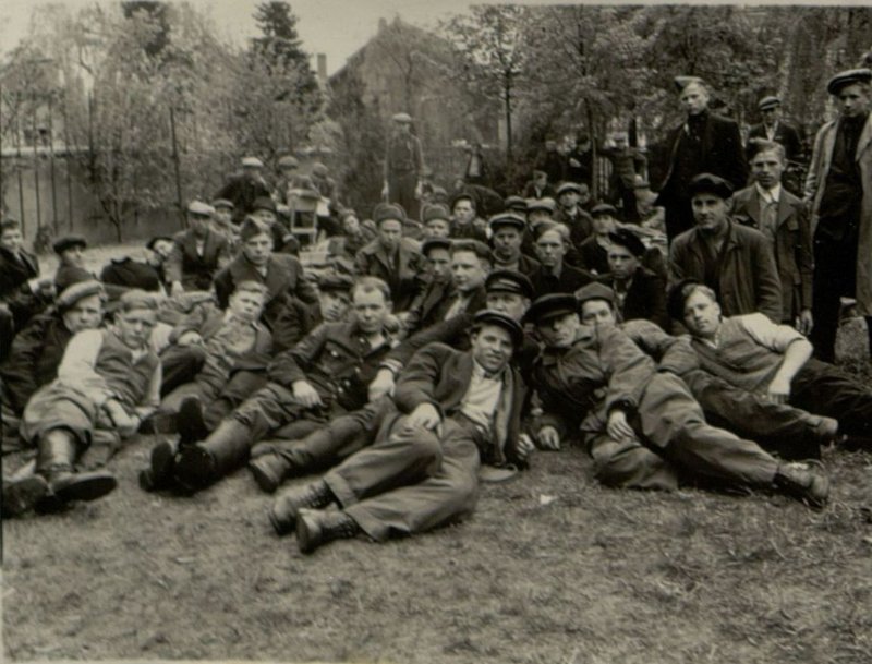 Image: Soviet citizens of Lückenwalde freed from German bondage
