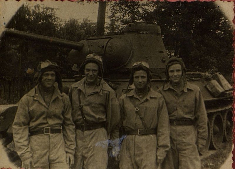 Image: Order-bearing tank crew Lieutenant B. Elagina, who destroyed over 100 Fritzes in recent battles