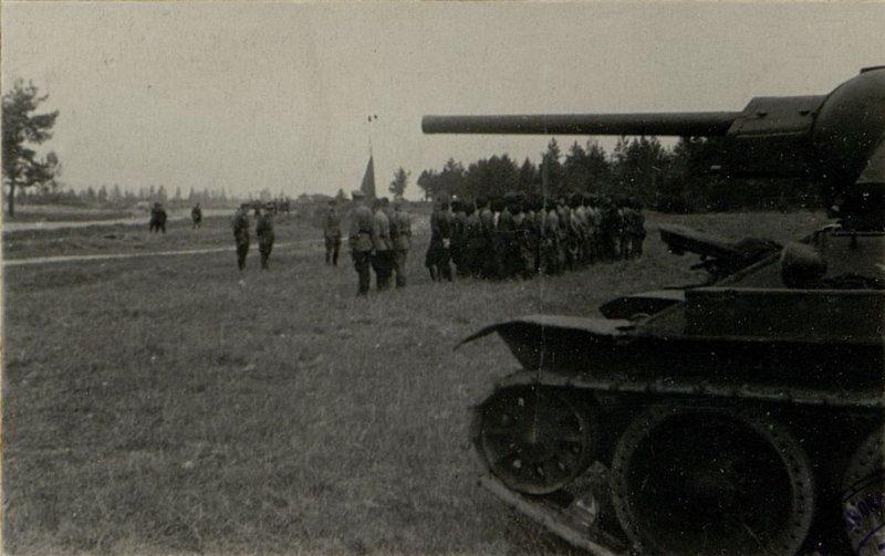 Image: Tankmen of the 1st tank battalion are read out the Order on the delivery of combat vehicles