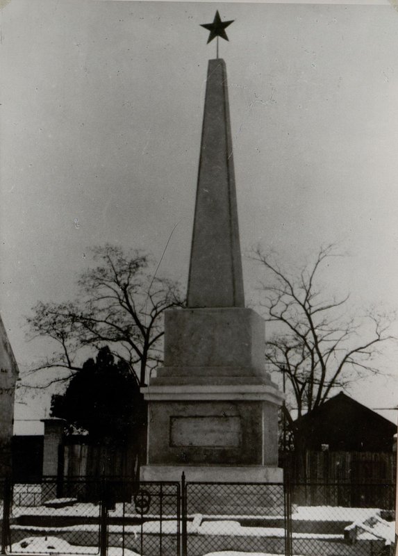 Image:  Filixdorf. Mass grave