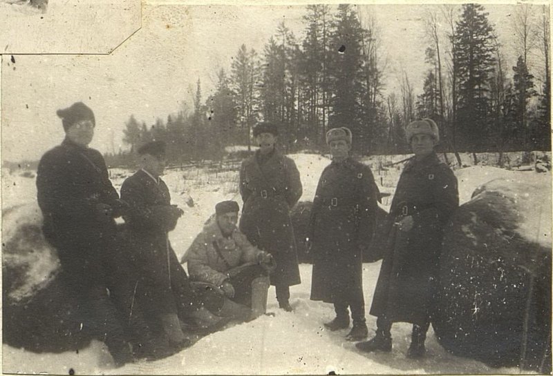 Image: On the Ladoga hummocks: from left to right: Lieutenant Colonel Denisenko, Lieutenant Colonel Voitulevich, Captain Smirnov, Senior Lieutenant Borisov, Senior Lieutenant Protasov, Captain Avramenko