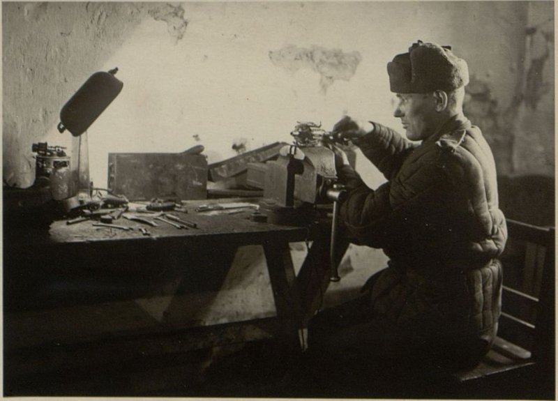 Image: Electrician Osipov repairing anchor