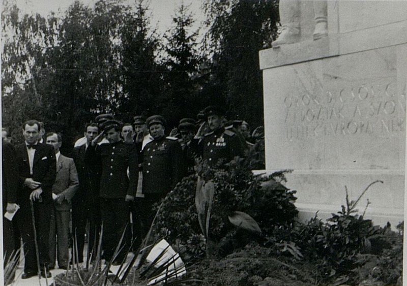 Фотография: Возложение венков