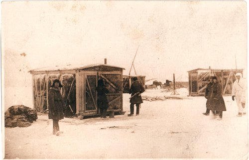 На перекрестке дорог.  Кобона. На льду Ладоги. 1942-43 гг.