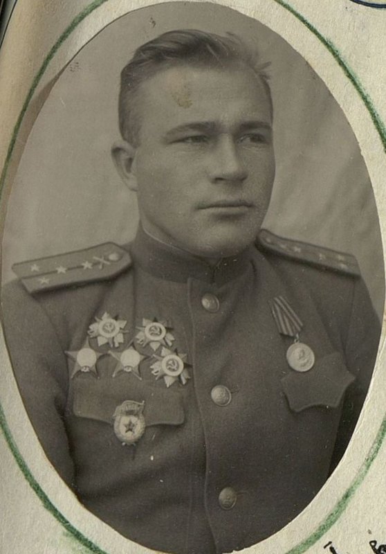 Фотография: Помощник начальник штаба 1 гвардии капитан Третьяков