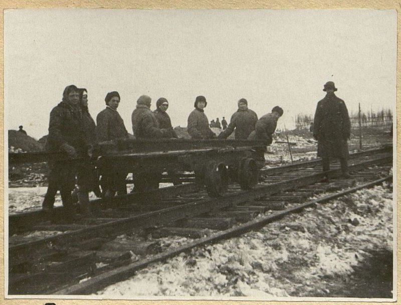 Фотография: Развозка рельс по трассе