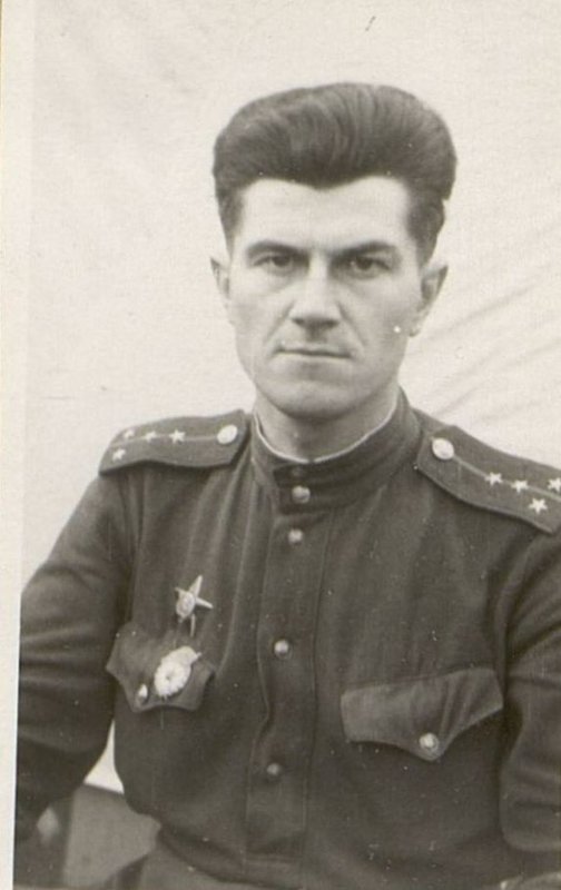 Фотография: Начальник Химслужбы полка гвард. капитан Шапко Борис Тихонович