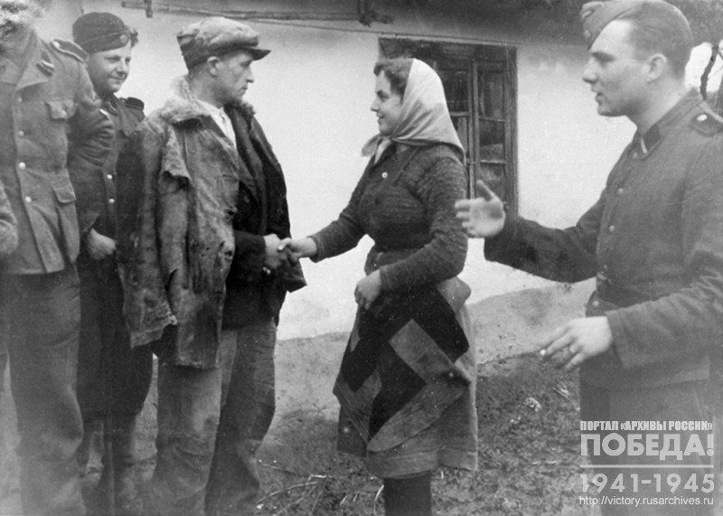 Ukrainian volunteers of SS division at the assembly point