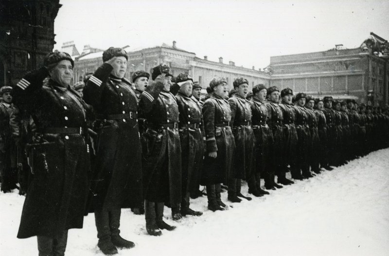 «Парад.»