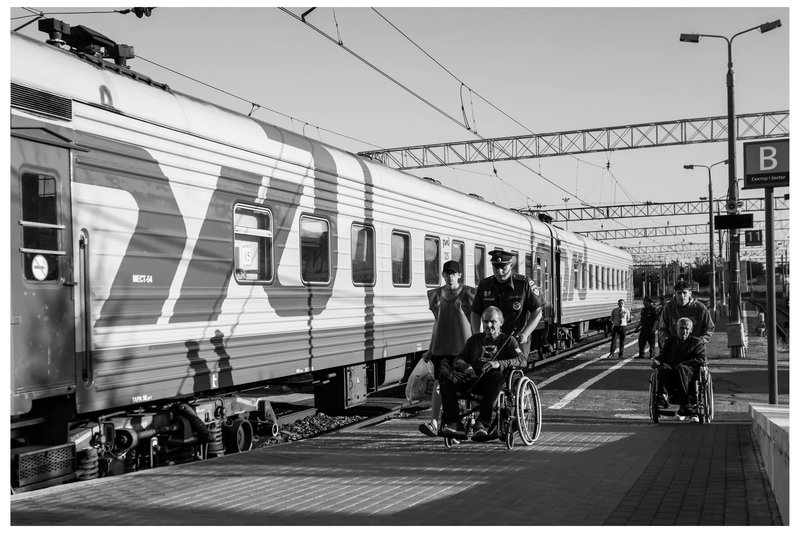 Эвакуационные мероприятия для пожилых людей и инвалидов, беженцев из приграничных районов Курской области в другие регионы России на специальном поезде.