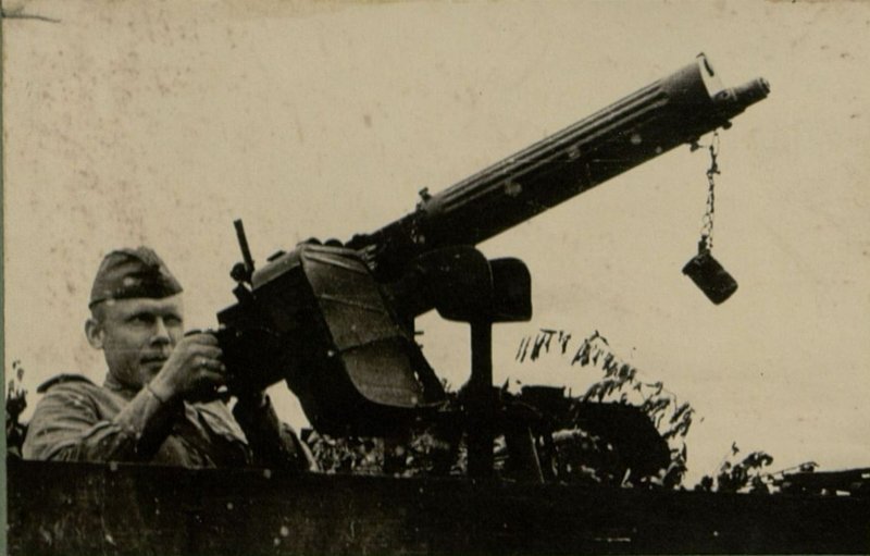 Image: From the armored platform to the plane