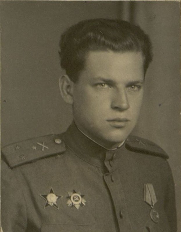Image: Senior Lieutenant Grinko. Chief of intelligence of the division, now commander of the 4th battery. In battle he showed courage, bravery and high military skill.
