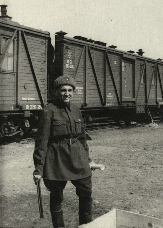 Старший техник отдела ремонта КПИ Белиловский, старший воентехник у Объединенного Ремонтного поезда № 15