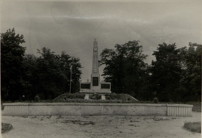 Фотография: Братская могила расположена в парке 1-го Мая, г. Брест
