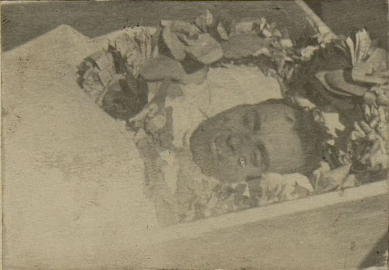 Фотография: В гробу Старший лейтенант Сторожко И.И. похоронен 5 ноября 1943 г. в х. Береговом, Темрюкского района, Краснодарского края.