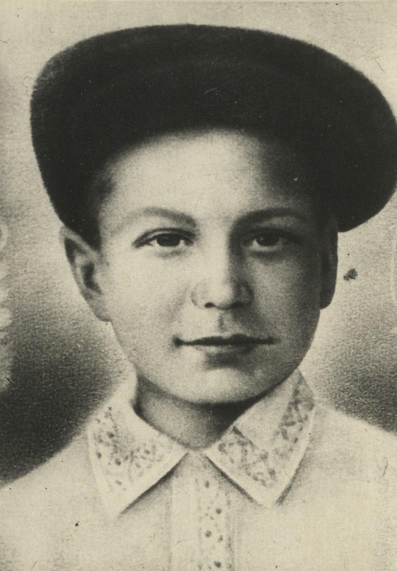 Gena Kobetsky, a young scout who was killed by the Nazis at the age of 13