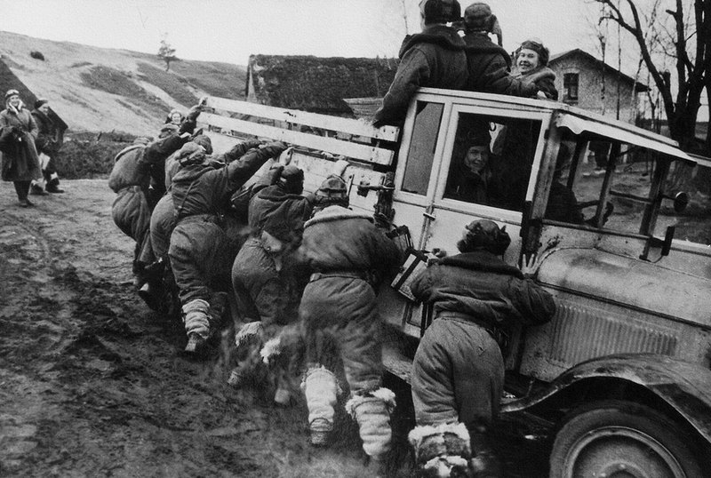 Марш-бросок. 46-й гвардейский ночной бомбардировочный авиационный полк. Керчь