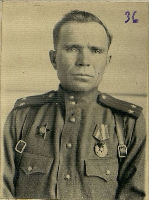 Фотография: Командир 131-го Артиллерийского Краснознаменного ордена Богдана Хмельницкого полка - подполковник товарищ Василенко