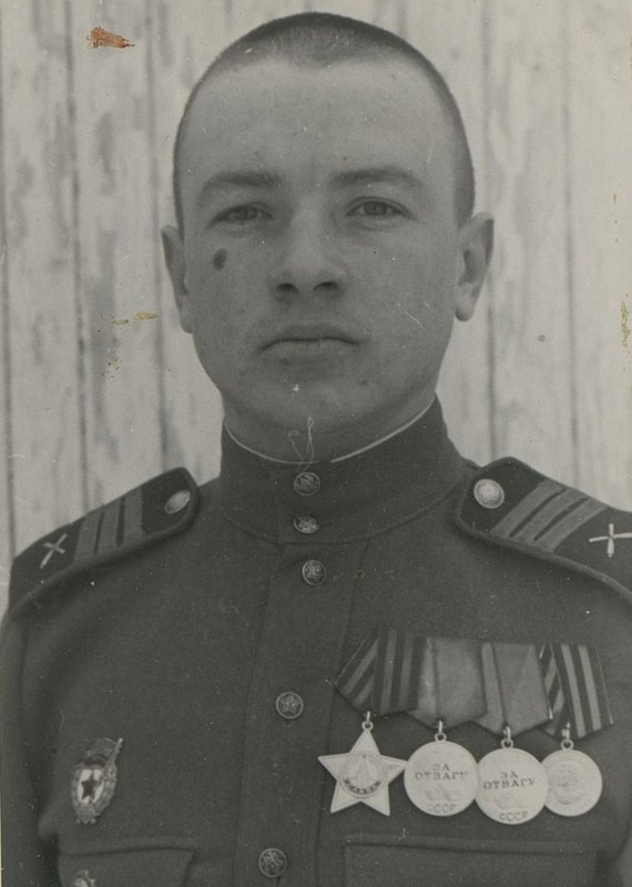Фотография: Командир отделения огня полковой школы гвардии сержант Поздняков