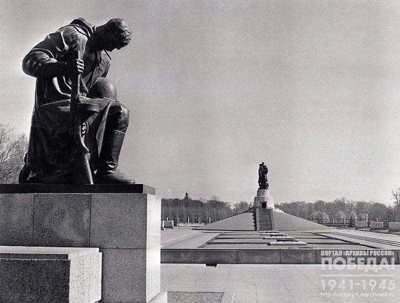 Military memorial in Treptov-park