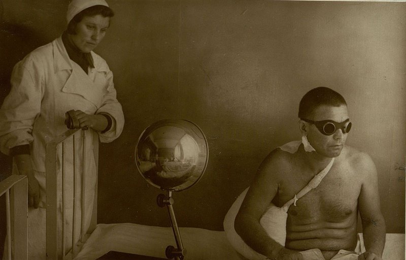 Фотография: Облучение кварцем в палате