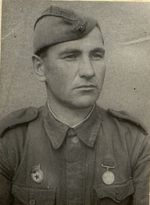 Фотография: Гвардии красноармеец Савичев Н.Д., ручной пулеметчик
