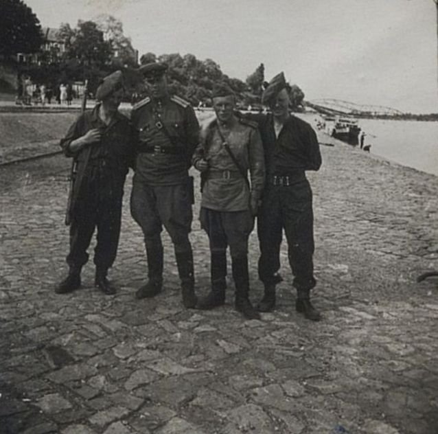 Фотография: 136, 138 и 139 батальоны на постройке моста через р. Эльба у Тангермюнде