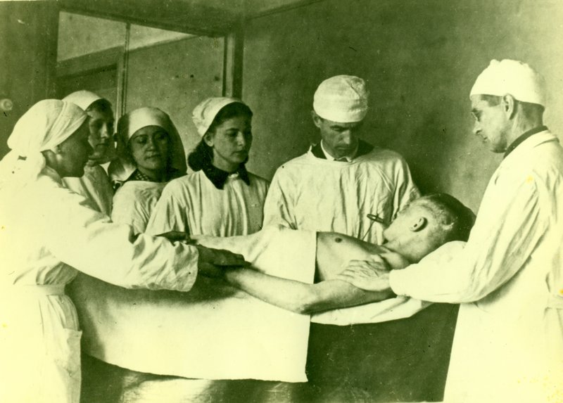 Surgeon of evacuation hospital No. 2130 F.I. Ashmarin examines the wounded