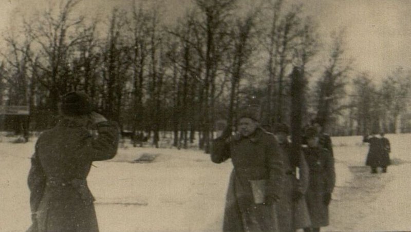 Фотография: Вручение Красного Знамени части Командующим Южно - Уральским военным округом Генерал-полковником товарищем Рейтер