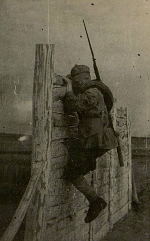 Фотография: Преодоление полосы препятствий. Штыковой бой