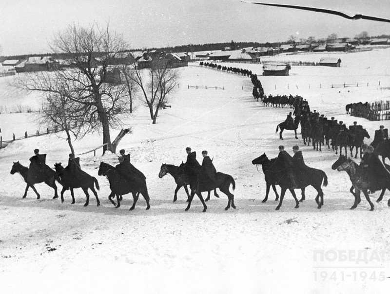 The cavalrymen of the 2nd Guards Cavalry Corps of Major- General Dovator L.M. moving  to the forefront