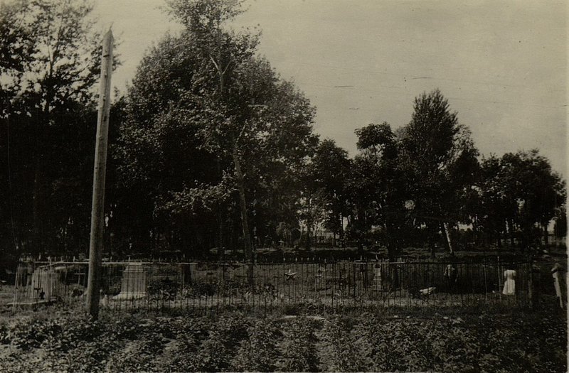Фотография: Братская могила погибших воинов Советской Армии в период Отечественной войны, г. Гомель, крестьянское кладбище по Советской ул.
