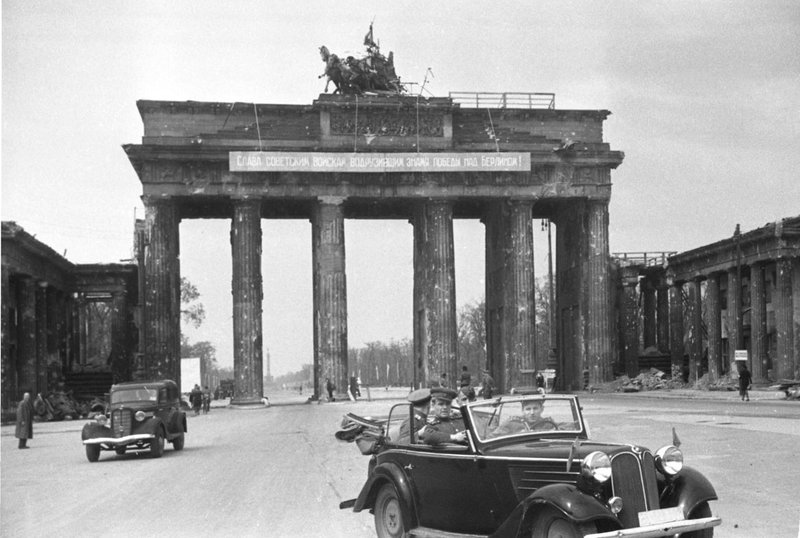 Soviet officers sightseeing in Berlin