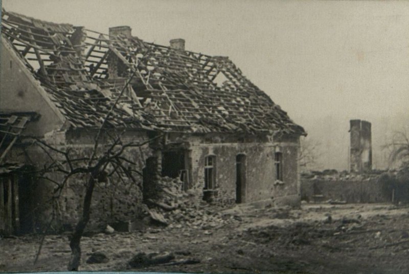 Фотография: Результаты работы нашей артиллерии: разрушенные вражеские траншеи, блиндажи и огневые точки 3 населенных пунктах на западном берегу реки Нейсе