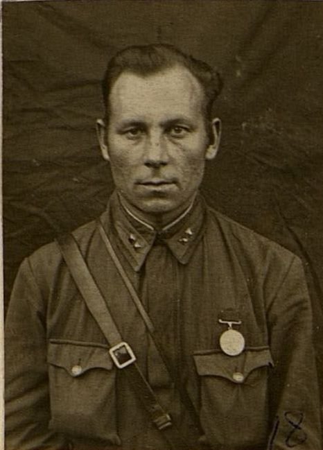 Фотография: Младший политрук товарищ Пикалов