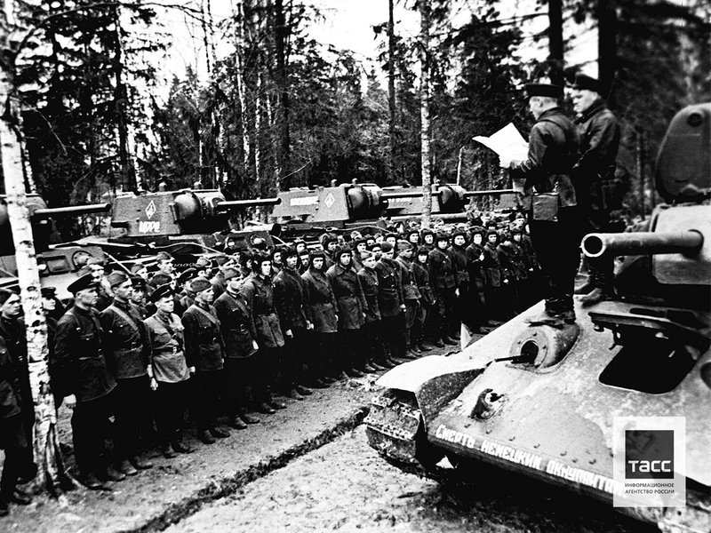 Battalion Commissar of the tank unit M. L. Misak (second from the right) read messages of the Kirov plant team to the tankmen