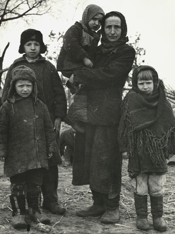 Семья паровозного машиниста депо Жлобина Н. Шварц, освобожденная из концлагеря