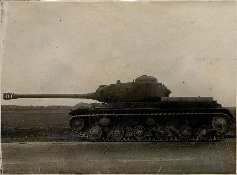 Фотография: Тяжелый танк ИС-122