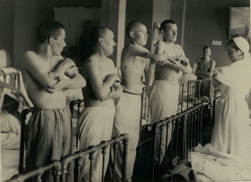 Image: Physiotherapy exercises in the ward