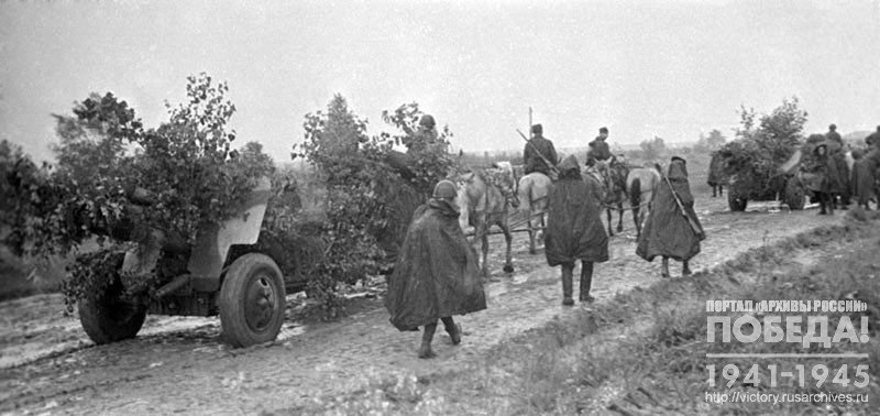 New reserves of the Red Army are heading to the front