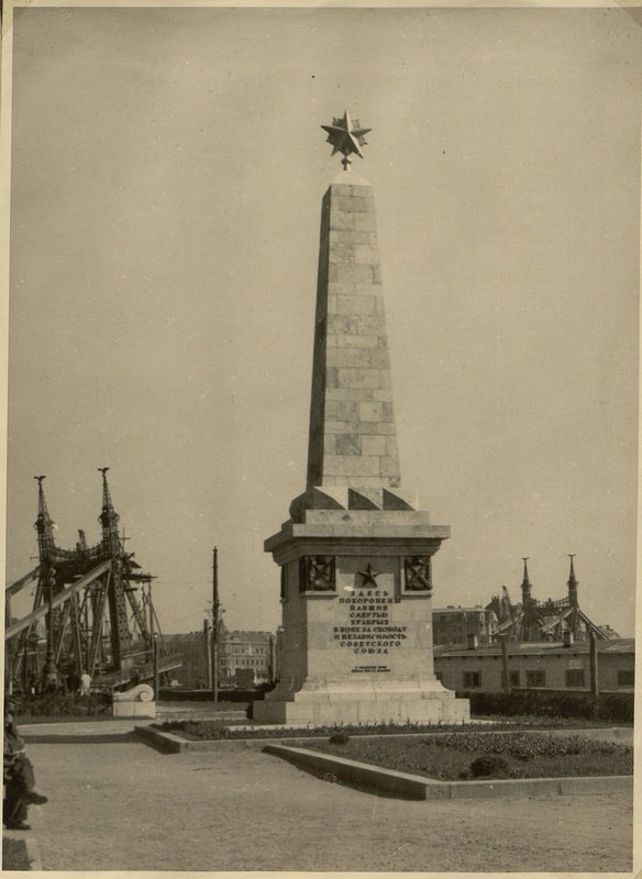 Фотография: Памятник-монумент (11 район)