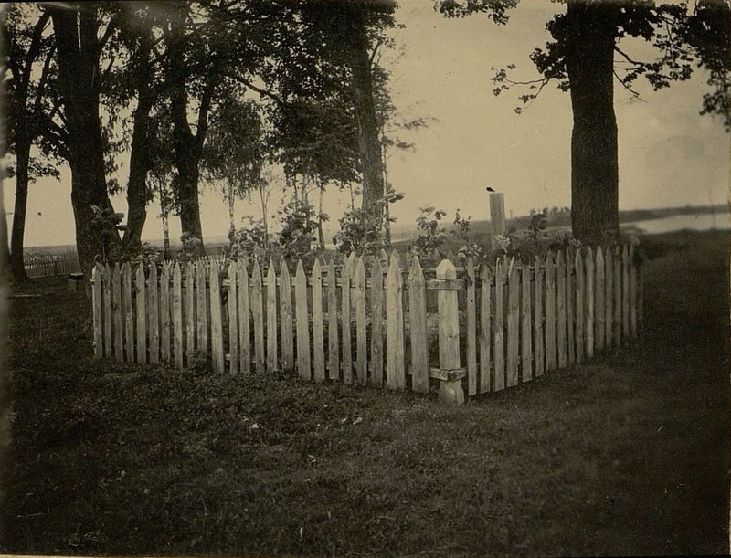 Фотография: Братская могила советских граждан, погибших в июле месяце 1941 г.
