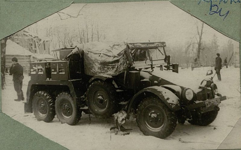 Фотография: Немецкая автомашина, захваченная под г. Калининым частью товарища М. Степаненко